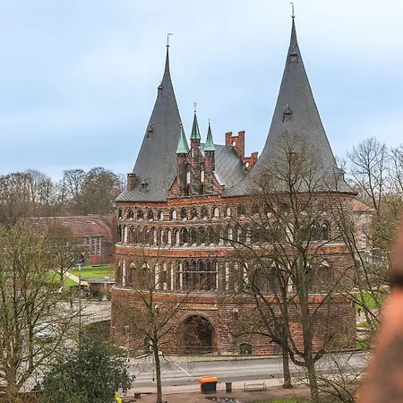 Maisonette Am Holstentor Mit Dachterrasse Und Heimkino Διαμέρισμα