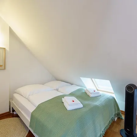 Apartment Maisonette Am Holstentor Mit Dachterrasse Und Heimkino Lubeck