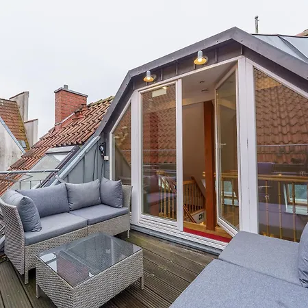 Apartment Maisonette Am Holstentor Mit Dachterrasse Und Heimkino Lubeck
