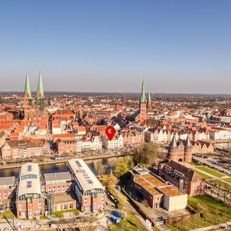 Maisonette Am Holstentor Mit Dachterrasse Und Heimkino Λίμπεκ